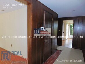 1954 Egan Way in Lake Oswego, OR - Building Photo - Building Photo