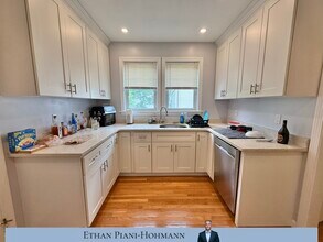 78 Hunnewell Ave in Boston, MA - Building Photo - Building Photo