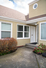 2438 NE Killingsworth St, Unit 7 in Portland, OR - Foto de edificio - Building Photo