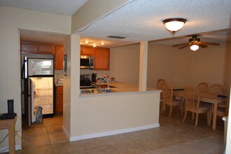 973 Whitman Dr in Sarasota, FL - Foto de edificio - Building Photo