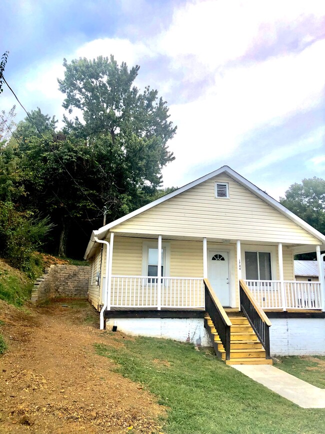 1744 McGee St in Kingsport, TN - Foto de edificio - Building Photo