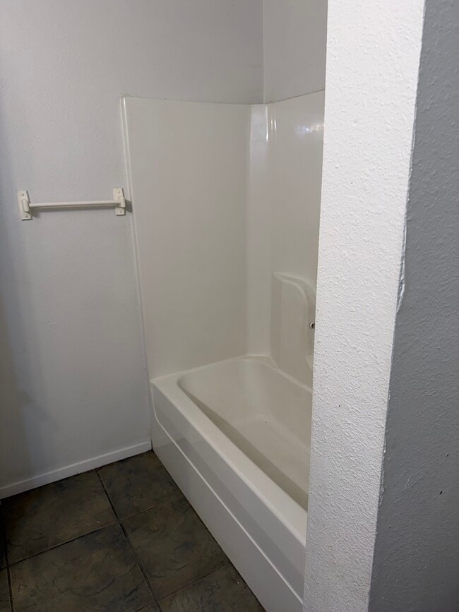 212 Boston Ave, Unit 4-Plex With Garage in Nederland, TX - Building Photo - Building Photo