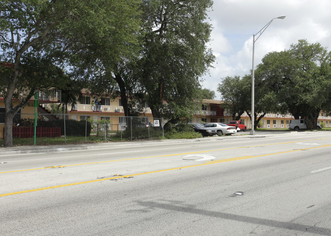 SK Apartments in North Miami, FL - Building Photo - Building Photo