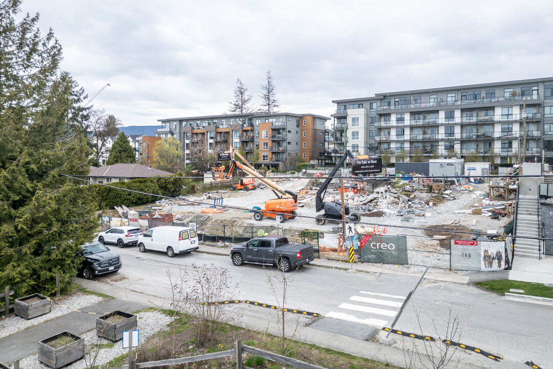 Morrison Walk in North Vancouver, BC - Building Photo