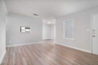 Timbers Edge in San Antonio, TX - Foto de edificio - Building Photo