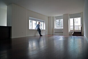 99 John St in New York, NY - Building Photo