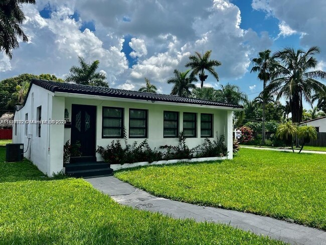 1607 Mayo St in Hollywood, FL - Building Photo - Building Photo