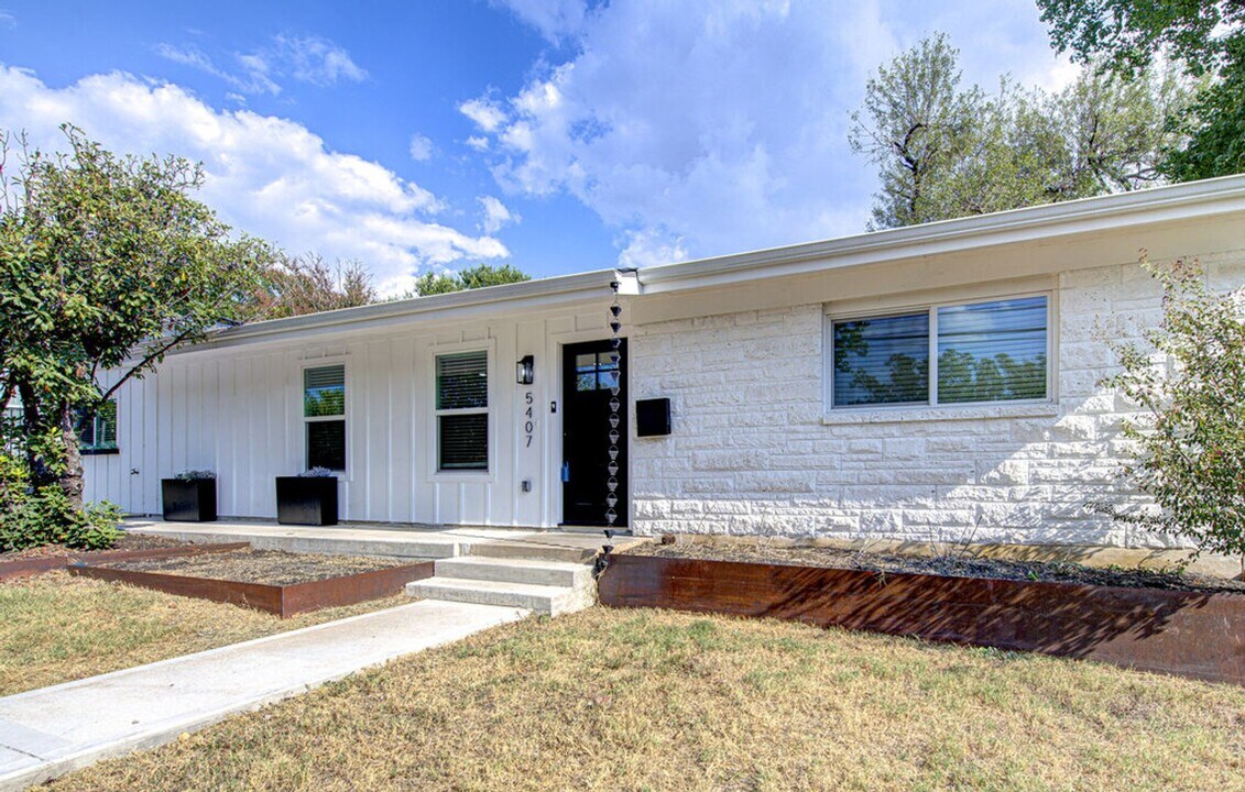 5407 Manor Rd in Austin, TX - Building Photo