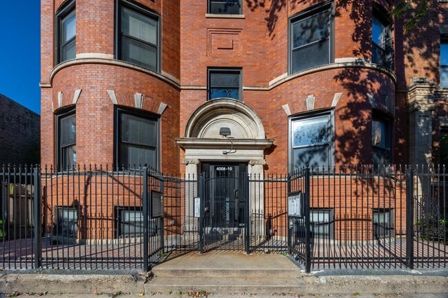 property at 4008 S Calumet Ave