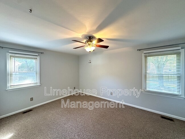 4033 Kalona Rd in Portsmouth, VA - Building Photo - Building Photo