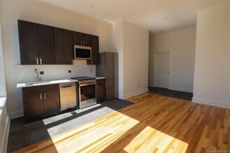 253 State St in New London, CT - Building Photo - Building Photo