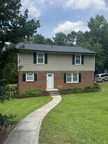 7010 Mine Creek Ln in Raleigh, NC - Building Photo