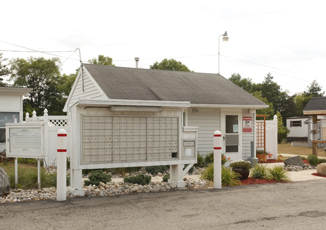 Jackson Mobile Home Park in Jackson, MI - Building Photo - Building Photo