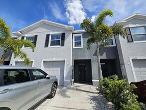 8652 Milestone Dr in Sarasota, FL - Building Photo - Building Photo