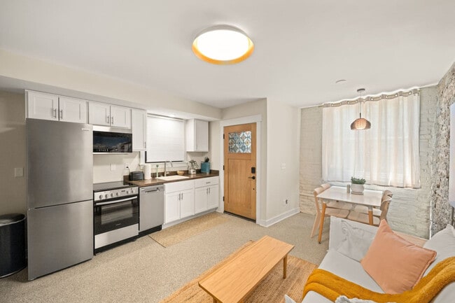 1918 Vine St in Cincinnati, OH - Foto de edificio - Building Photo