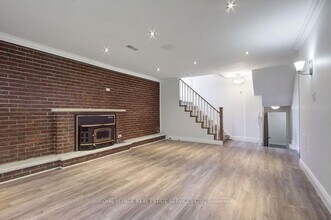 333 Louis Dr in Mississauga, ON - Building Photo - Building Photo