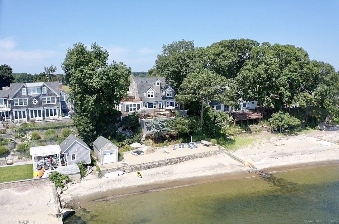 55 Shore Rd in Clinton, CT - Building Photo