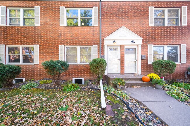 2040 Montreal Ave in St. Paul, MN - Building Photo - Building Photo