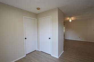 5005 Ledgewood Way in Orlando, FL - Foto de edificio - Building Photo