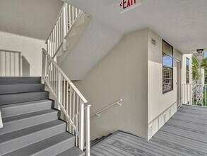 1711 Whitehall Dr, Unit 306 in Davie, FL - Building Photo - Building Photo