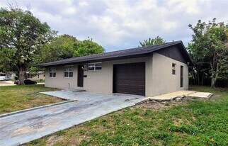 1642 44th St in West Palm Beach, FL - Building Photo