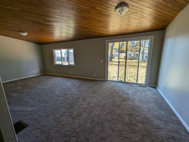 114 Maple Manor Dr in Syracuse, NY - Foto de edificio - Building Photo