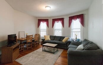 65 Wyman St in Boston, MA - Foto de edificio - Building Photo