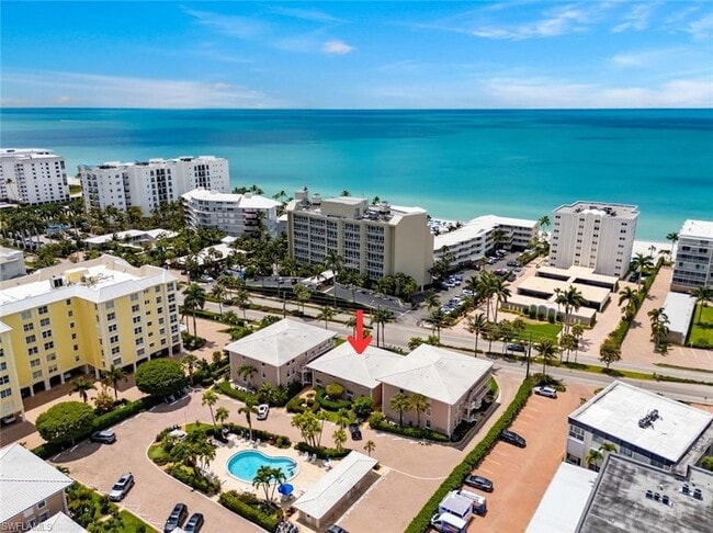 1910 Gulf Shore Blvd N in Naples, FL - Foto de edificio - Building Photo