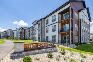 The Idylwood in Janesville, WI - Building Photo