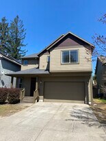18072 Meadow Ave in Sandy, OR - Building Photo