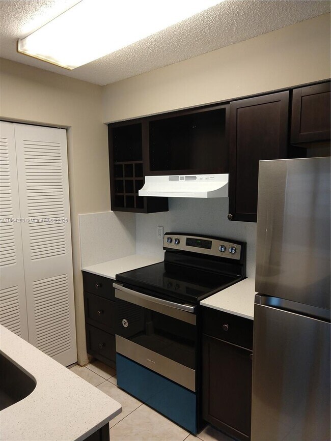 1259 SW 46th Ave in Pompano Beach, FL - Building Photo - Building Photo