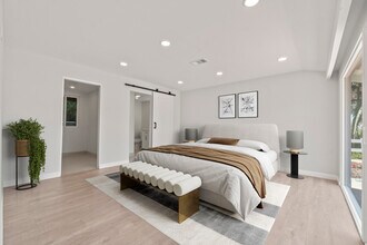 1060 Palisair Pl in Pacific Palisades, CA - Building Photo - Building Photo