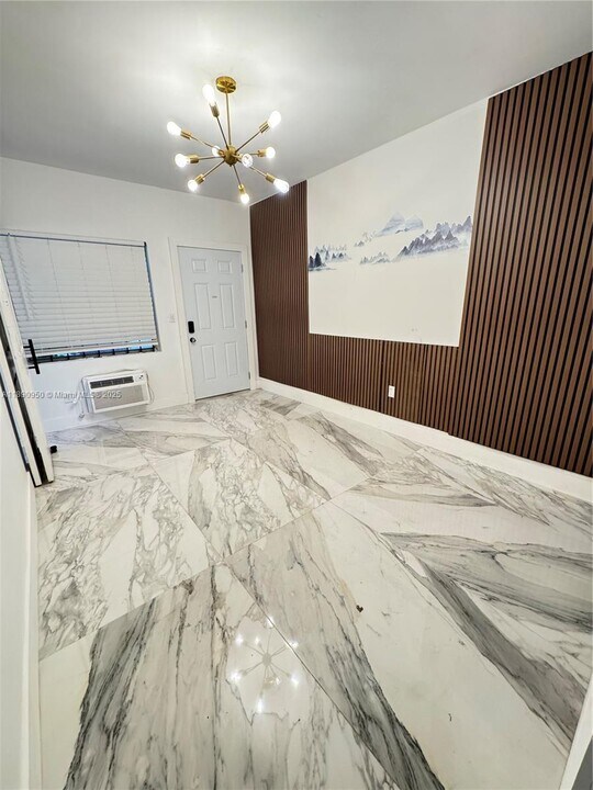 110 NE 68th St in Miami, FL - Building Photo