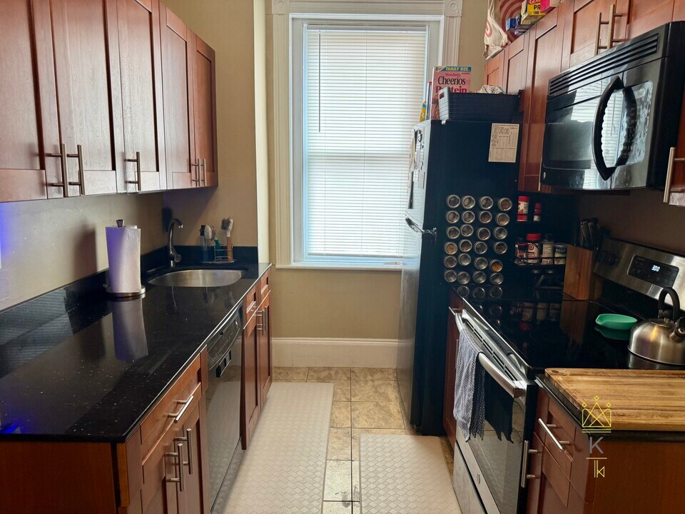 164 Strathmore Rd in Boston, MA - Building Photo