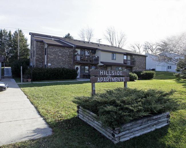 Hillside Apartments in Deerfield, WI - Foto de edificio - Building Photo