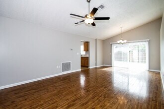 1032 Malletwood Dr in Brandon, FL - Building Photo - Building Photo