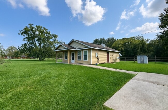 13203 County Rd 748 in Rosharon, TX - Building Photo - Building Photo
