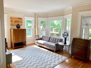 2719 E Hartford Ave in Milwaukee, WI - Foto de edificio - Building Photo