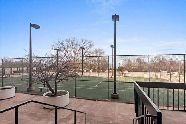 5445 N Sheridan Rd, Unit 1912 in Chicago, IL - Foto de edificio - Building Photo