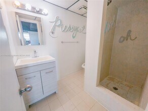 74560 Overseas Hwy in Islamorada, FL - Building Photo - Building Photo