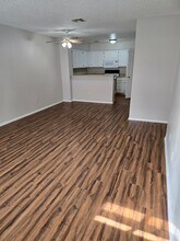 2132 Willowbury Dr in Las Vegas, NV - Building Photo - Building Photo