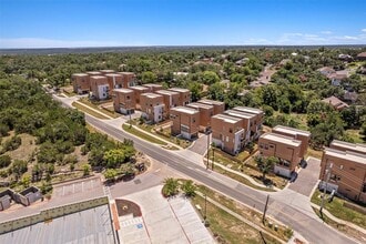 6823 Wolfcreek Pass in Austin, TX - Building Photo - Building Photo