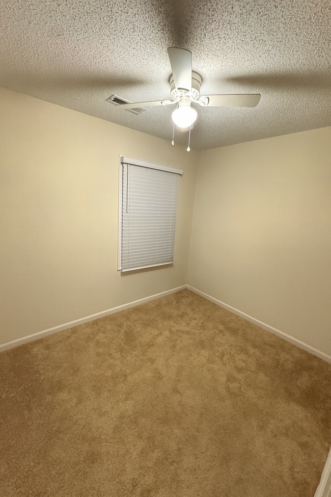 2213 Sparrow Rd in Chesapeake, VA - Building Photo - Building Photo