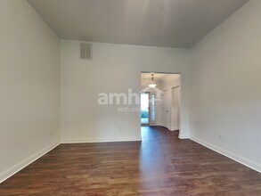 439 W Rustling Leaves Ln in Roebuck, SC - Foto de edificio - Building Photo