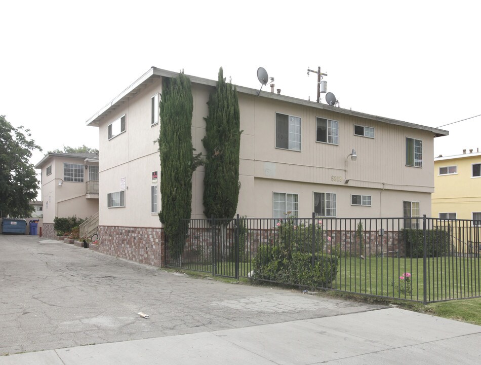 6818 Morella Ave in North Hollywood, CA - Building Photo