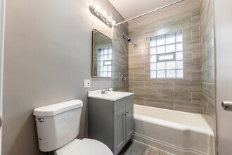 620 E 73rd St in Chicago, IL - Building Photo - Building Photo