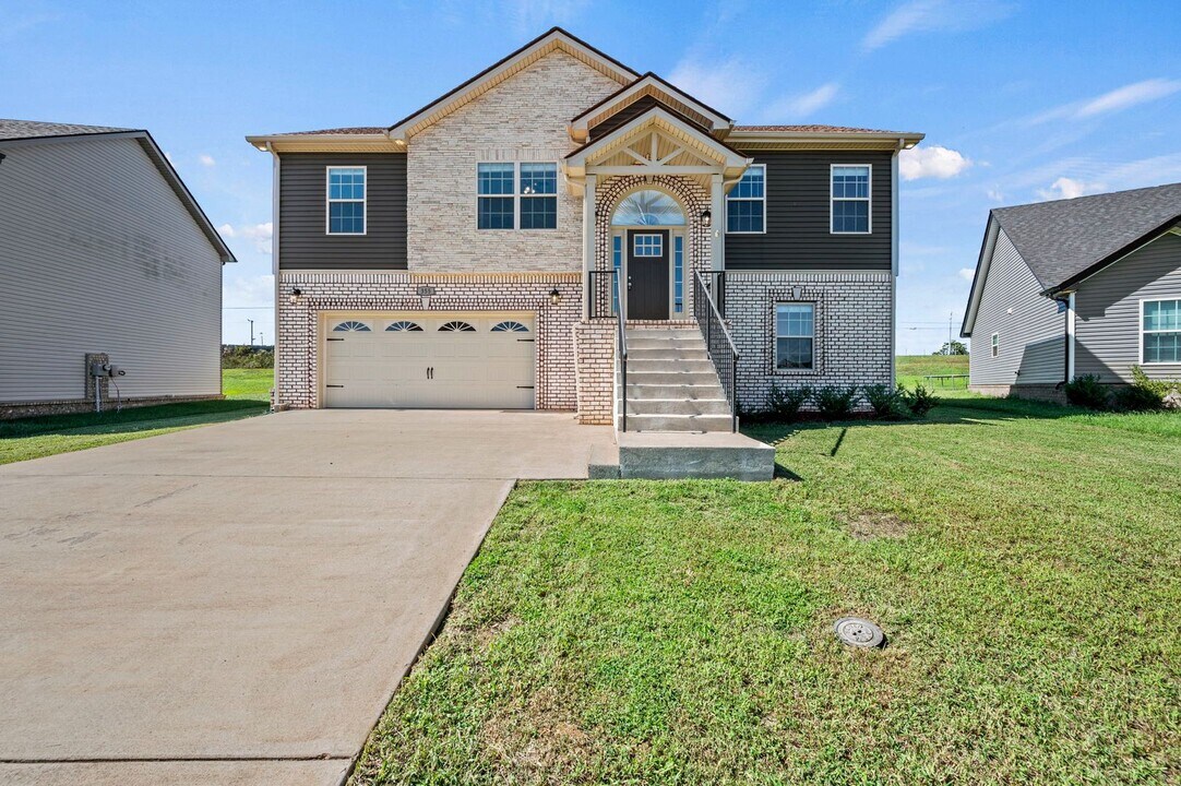 355 Dugger Dr in Clarksville, TN - Foto de edificio