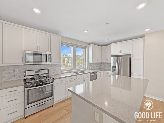 10512 Derella Wy in San Diego, CA - Building Photo - Building Photo