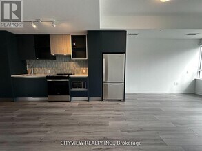 395 Dundas St W in Oakville, ON - Building Photo - Building Photo