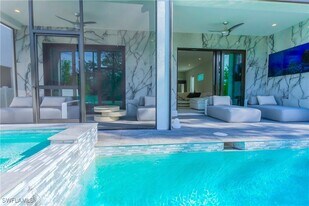 4064 Full Moon Ct in Naples, FL - Building Photo